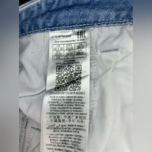 GUESS Cargo Jeans 29x30 – Light Wash Denim, Multi-Pocket, Zipper Detail - Picture 12 of 13